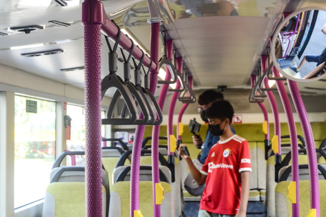 Managing Elderly and Child Passengers in Group Travel